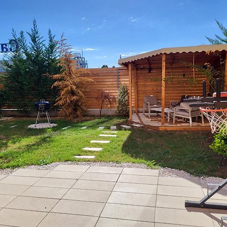 Sika Sunny Garden Apartment Arad Exterior photo