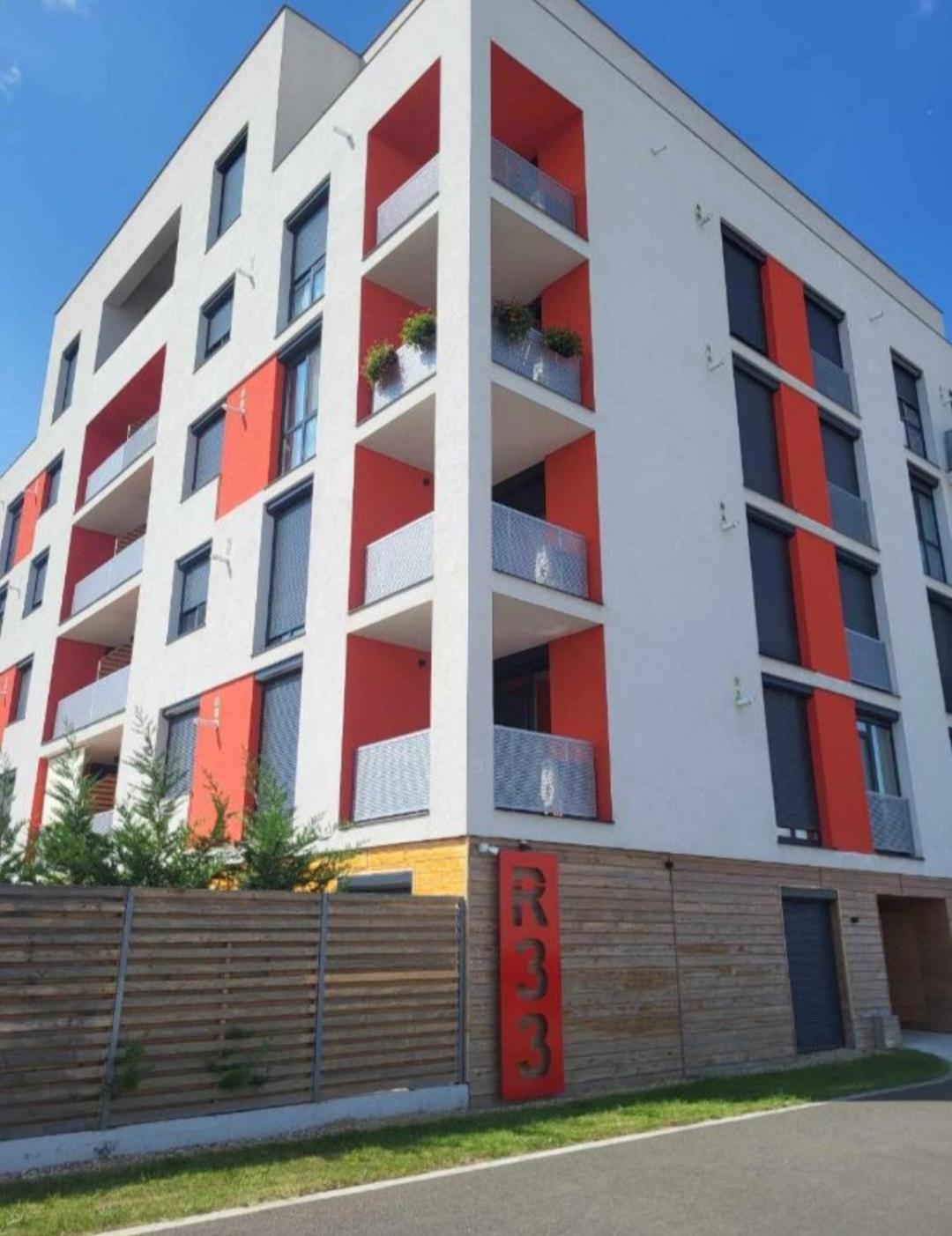Sika Sunny Garden Apartment Arad Exterior photo